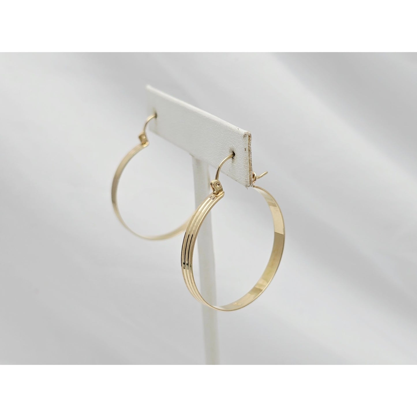 Medium 14K Yellow Gold Diamond Cut Round Hoop Earrings