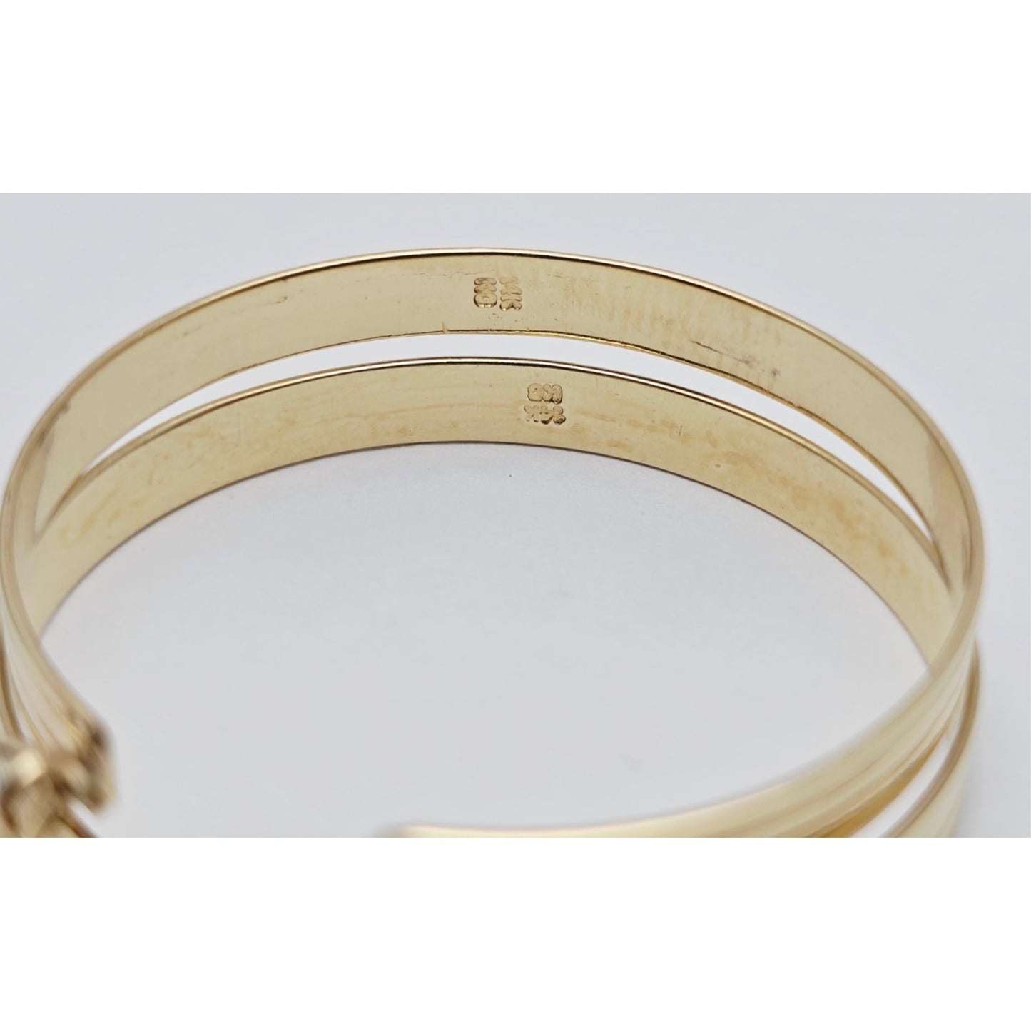 Medium 14K Yellow Gold Diamond Cut Round Hoop Earrings