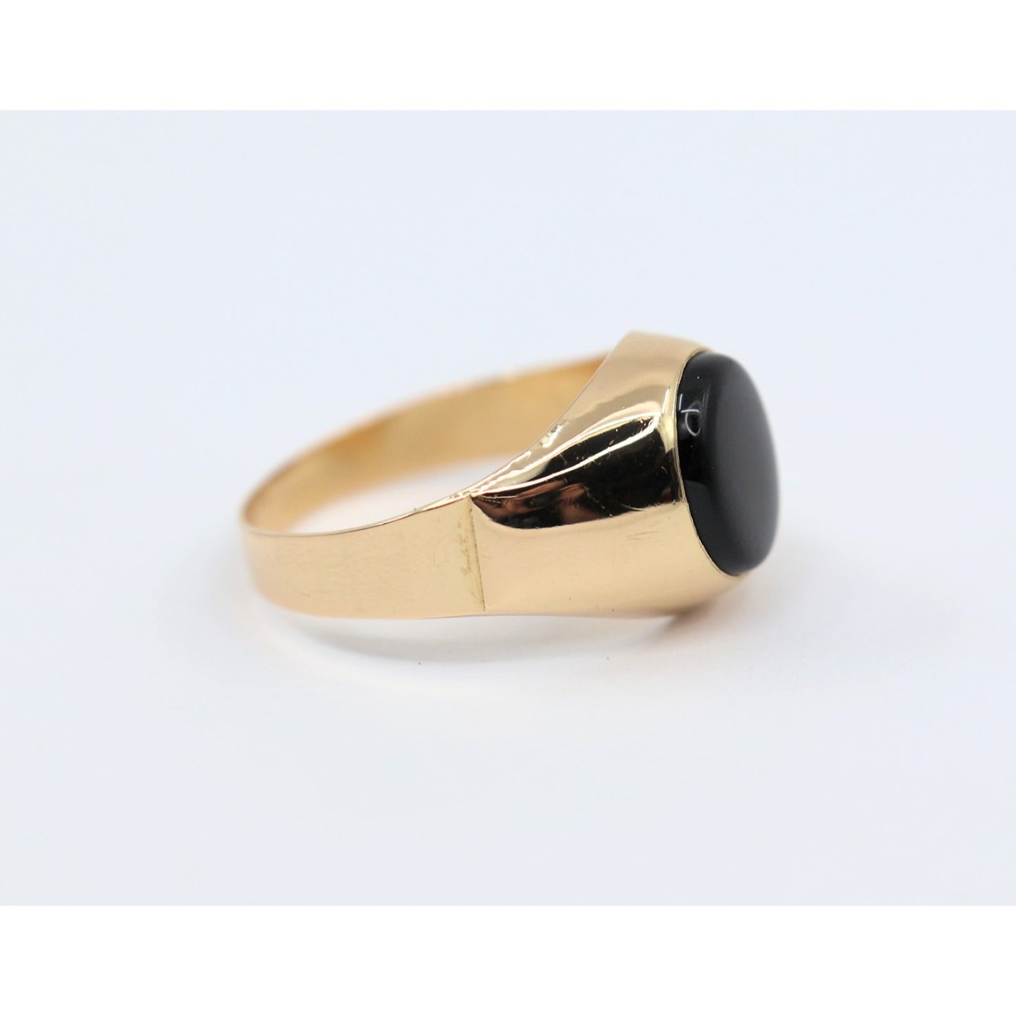18K Yellow Gold  Oval Onyx Statement Ring