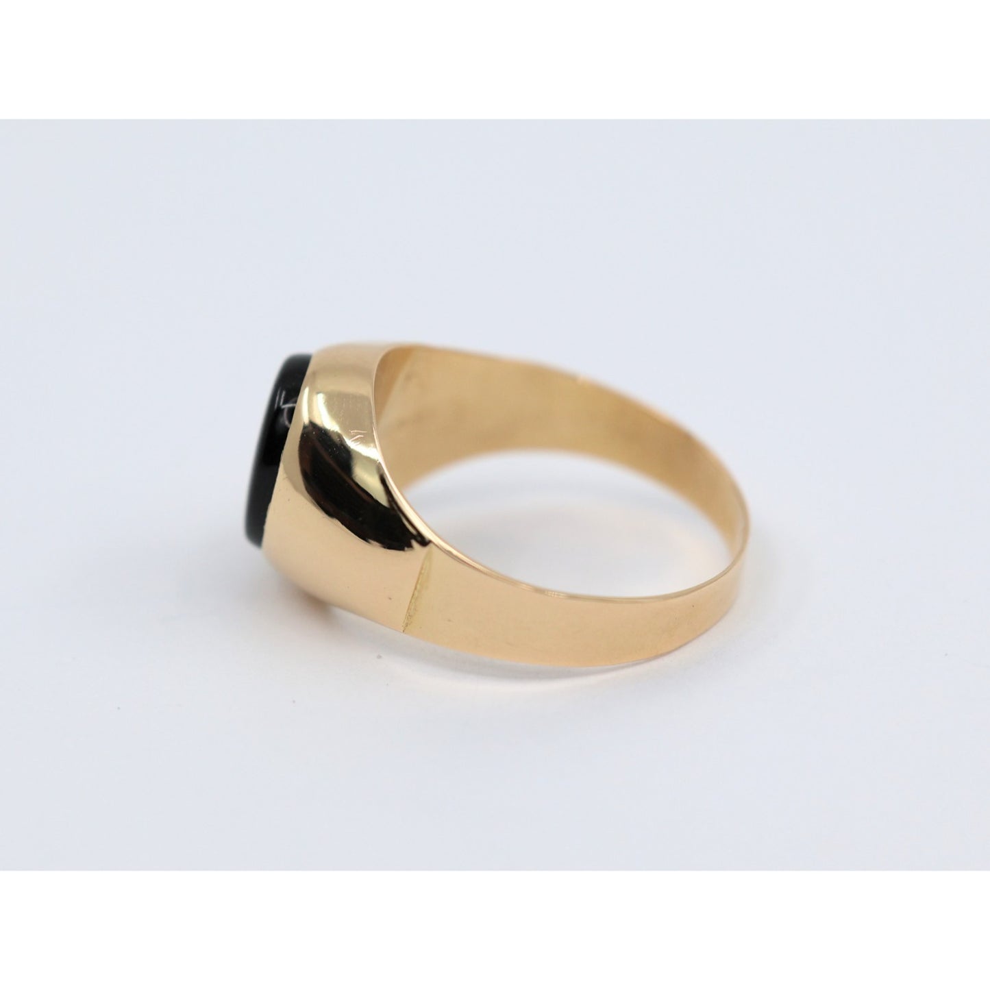 18K Yellow Gold  Oval Onyx Statement Ring