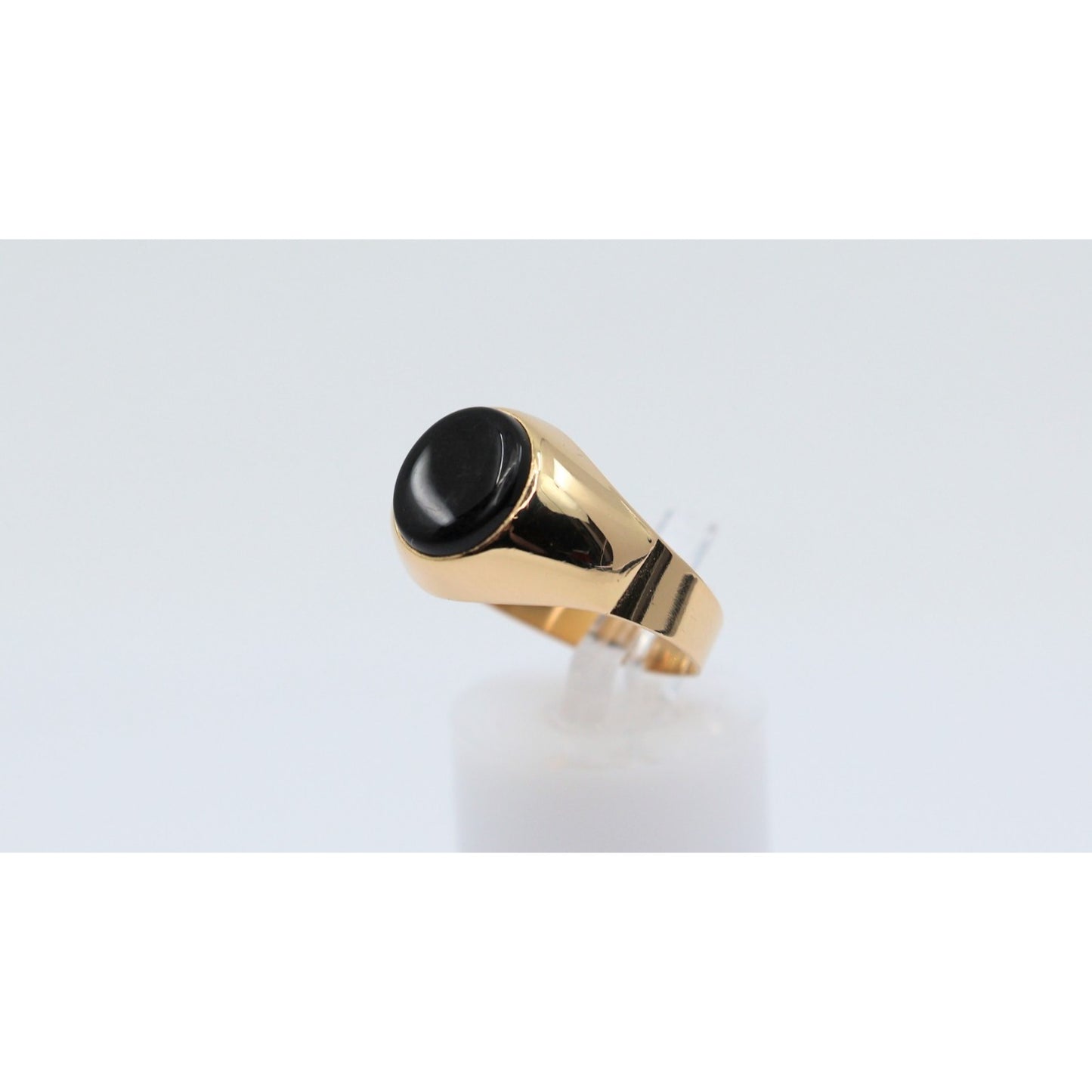 18K Yellow Gold  Oval Onyx Statement Ring