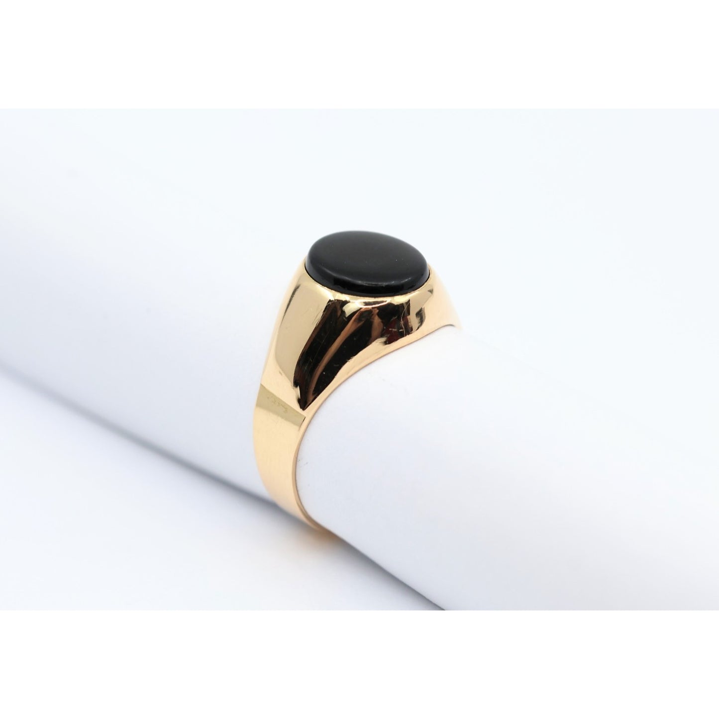 18K Yellow Gold  Oval Onyx Statement Ring