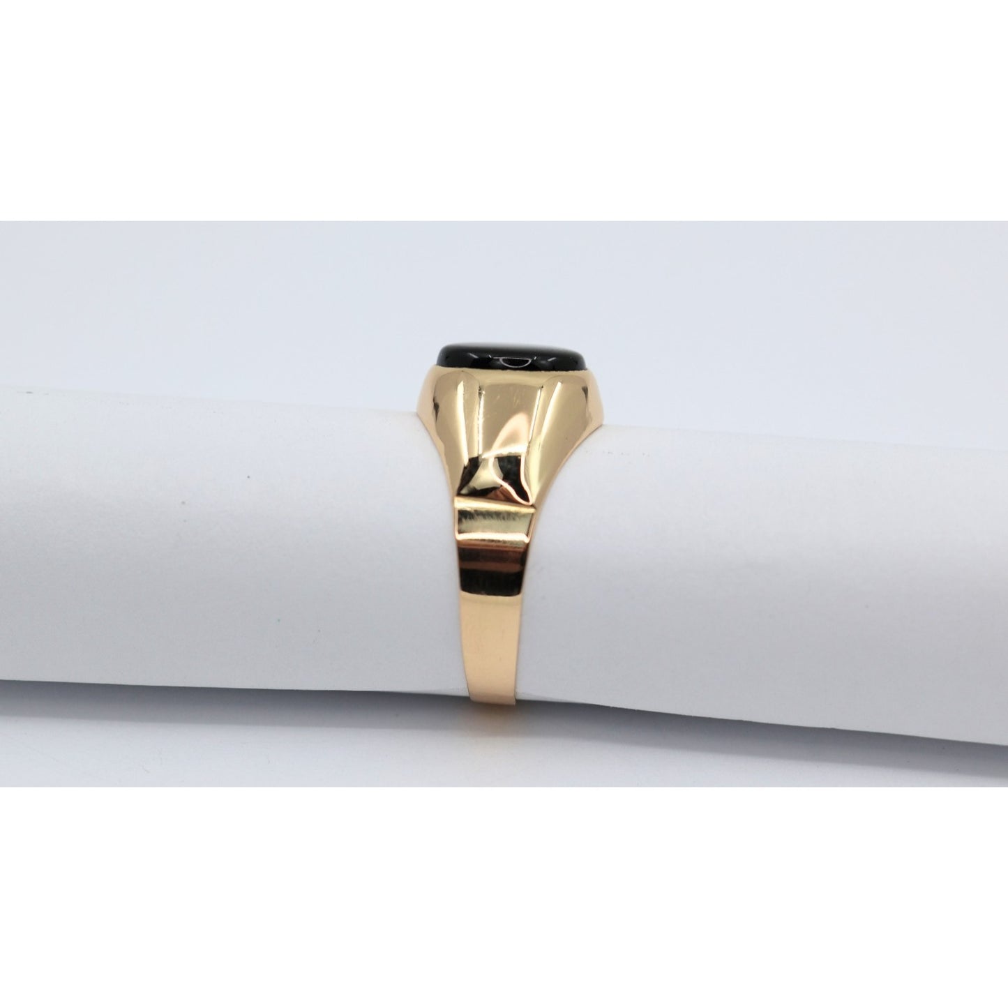 18K Yellow Gold  Oval Onyx Statement Ring