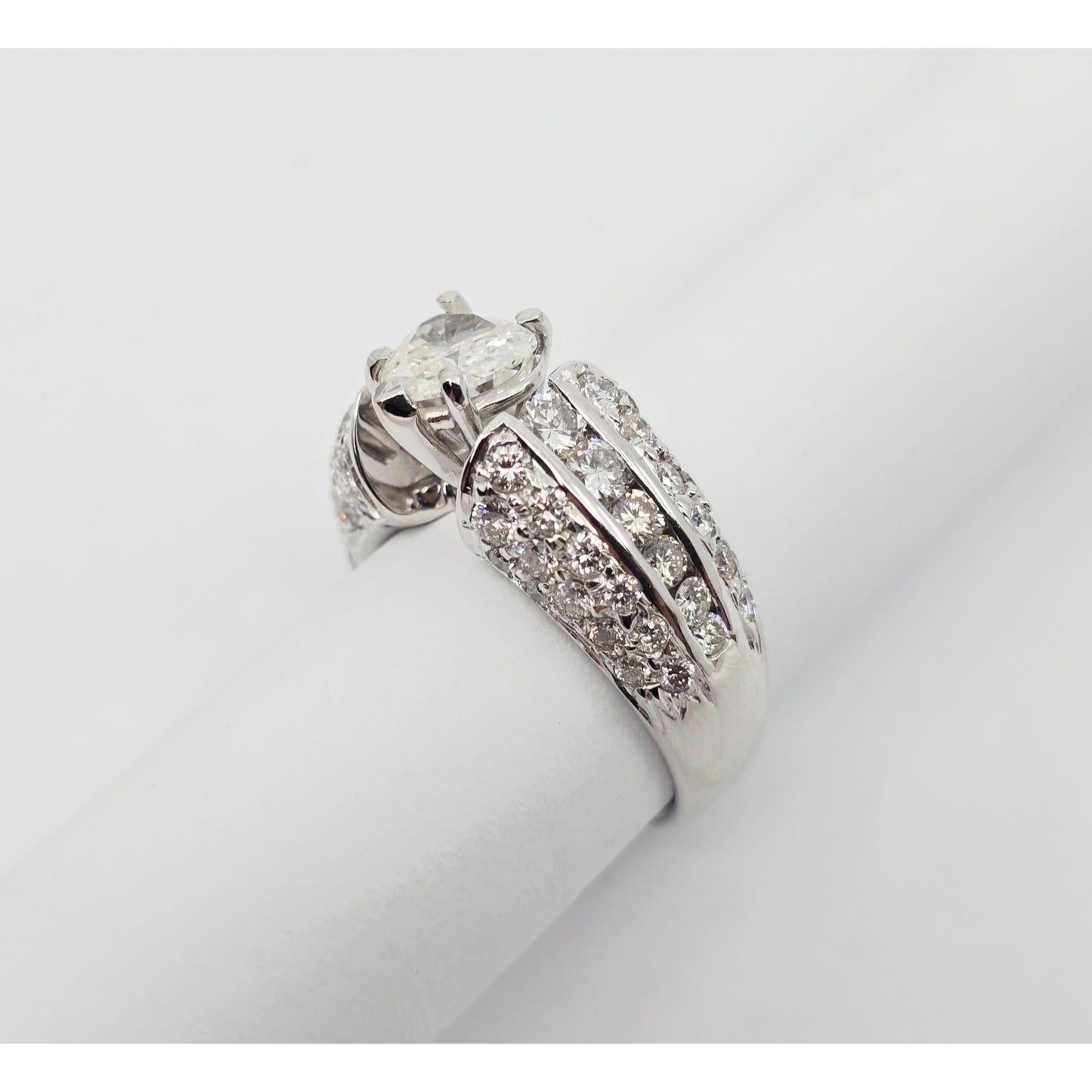 18K White Gold Heart Cut Diamond Ring