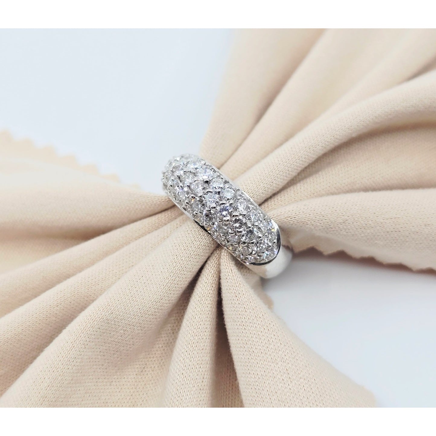 18K White Gold Round Cut Diamond Cluster Ring
