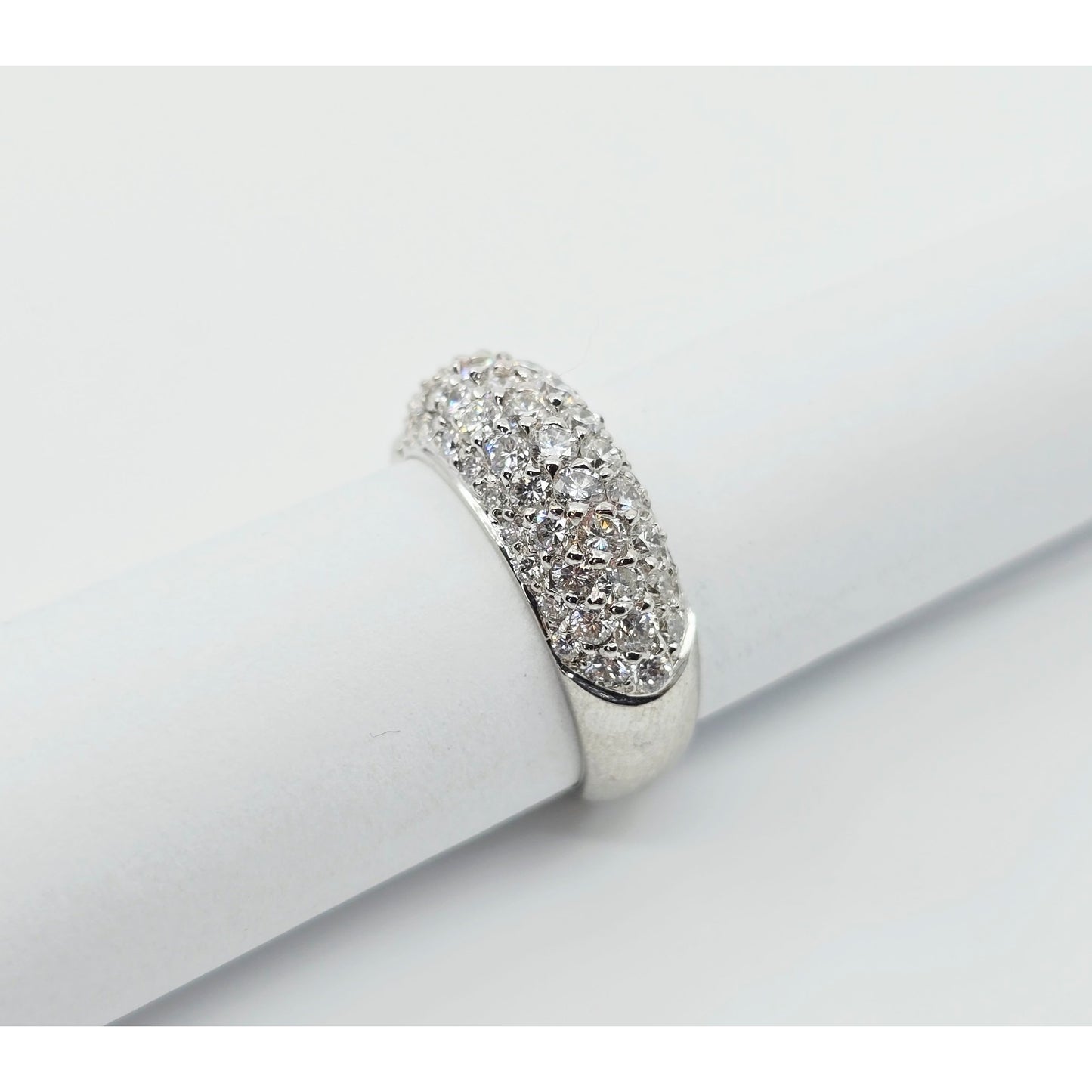 18K White Gold Round Cut Diamond Cluster Ring