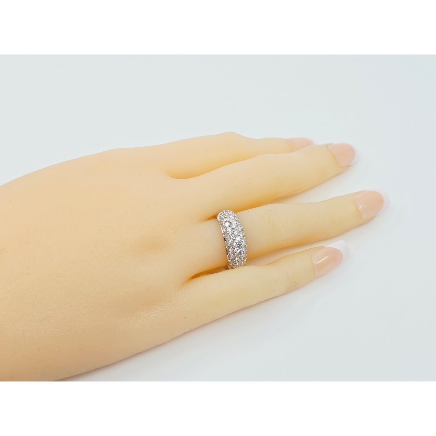 18K White Gold Round Cut Diamond Cluster Ring