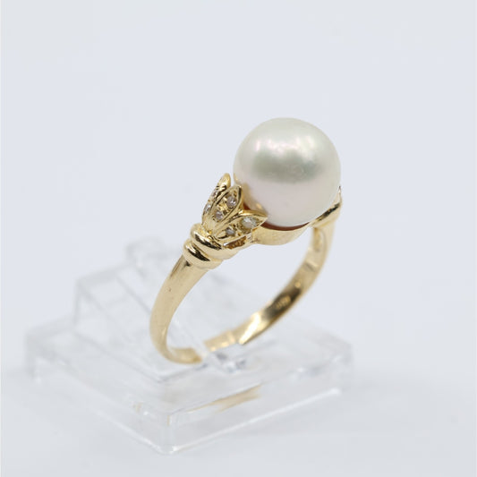 18K Yellow Gold Diamond & Pearl Ring