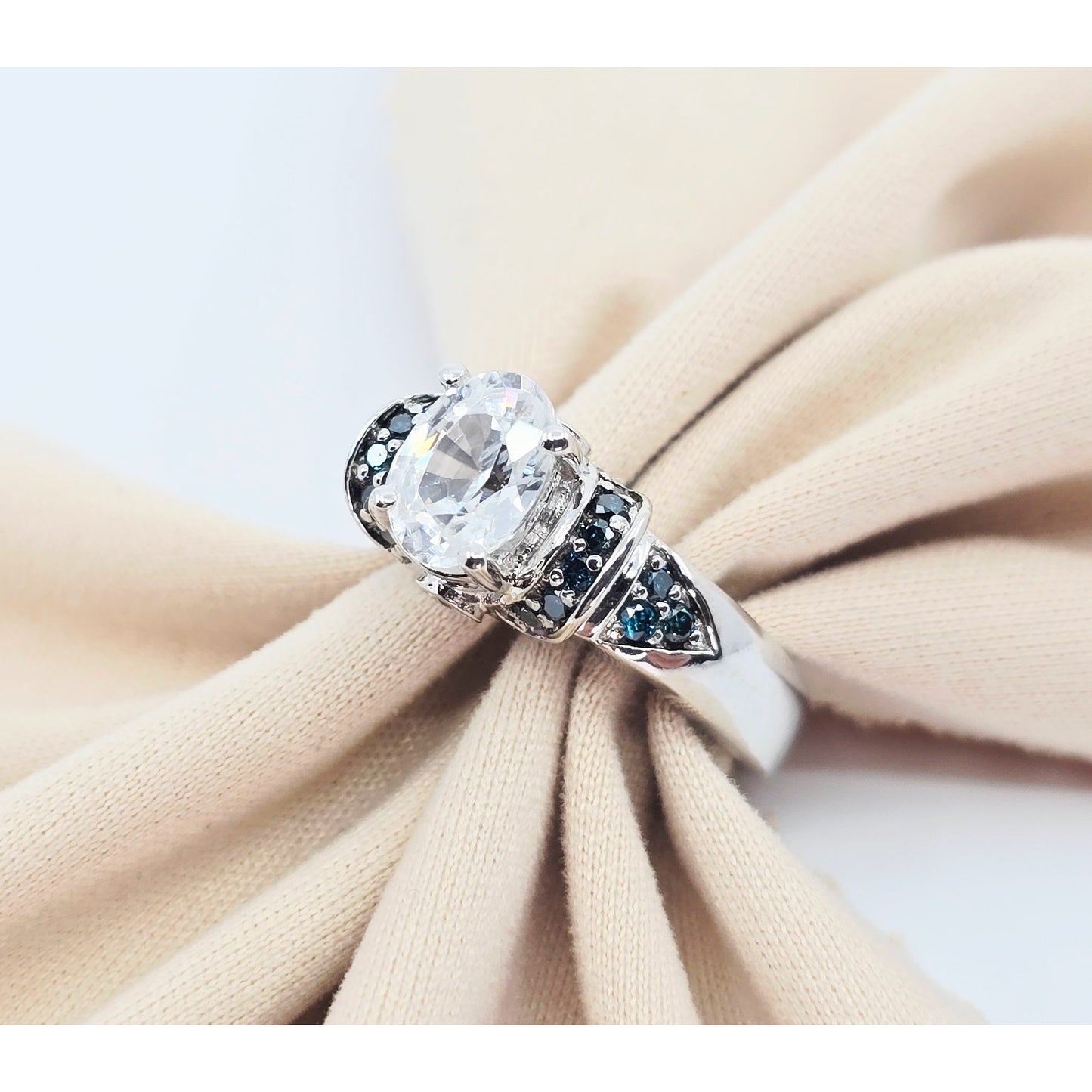 14K White Gold Clear Gemstone & Green Diamond Ring