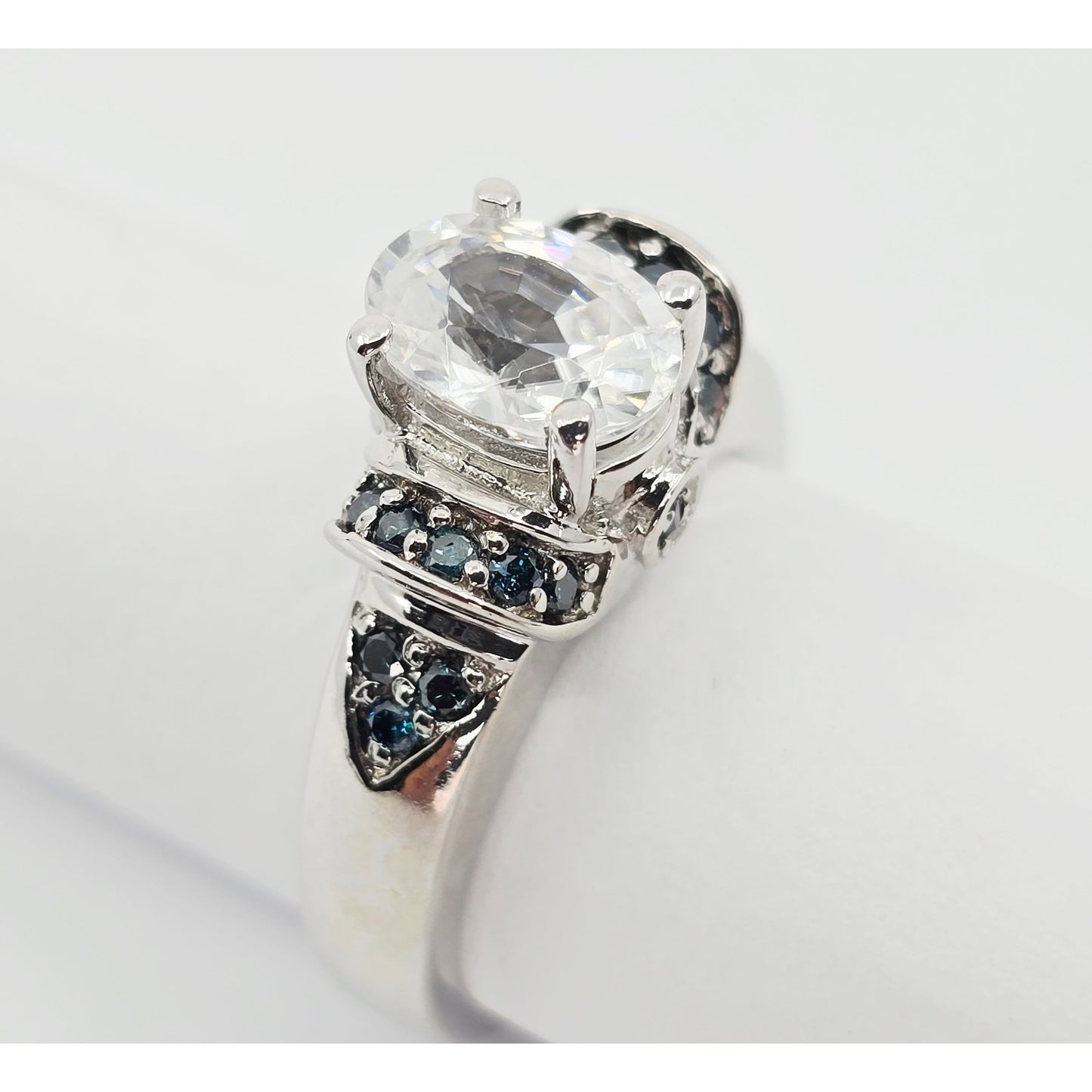 14K White Gold Clear Gemstone & Green Diamond Ring