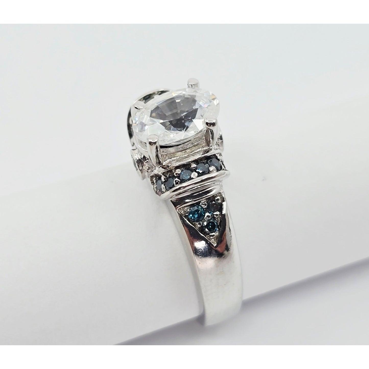 14K White Gold Clear Gemstone & Green Diamond Ring