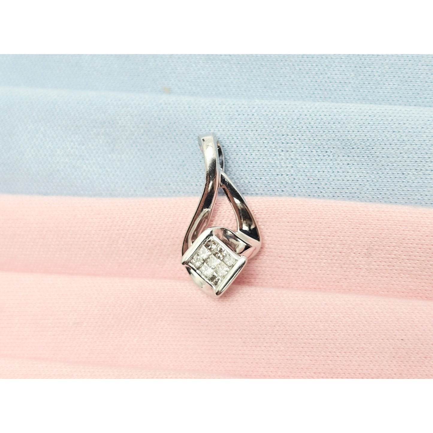 10K White Gold Rhombus Diamond Charm Pendant