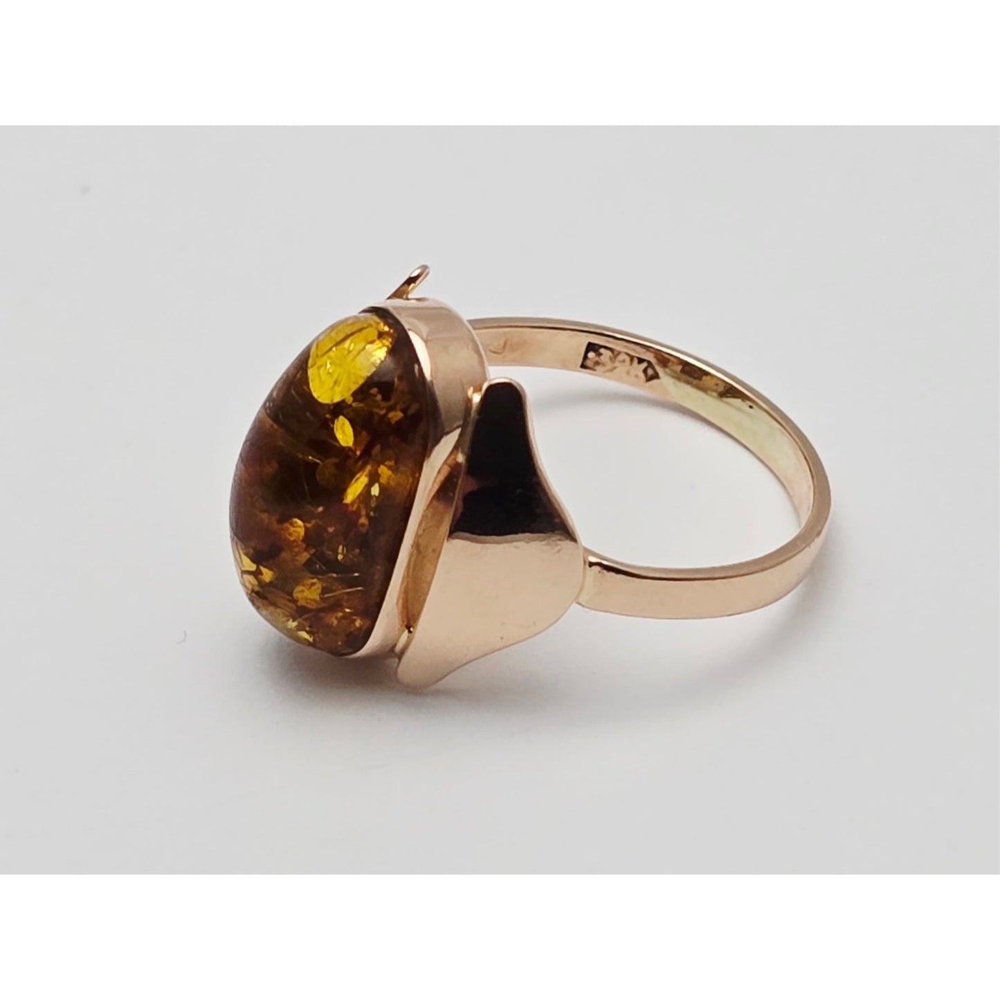 Vintage 14K Rose Gold Oval Amber Ring
