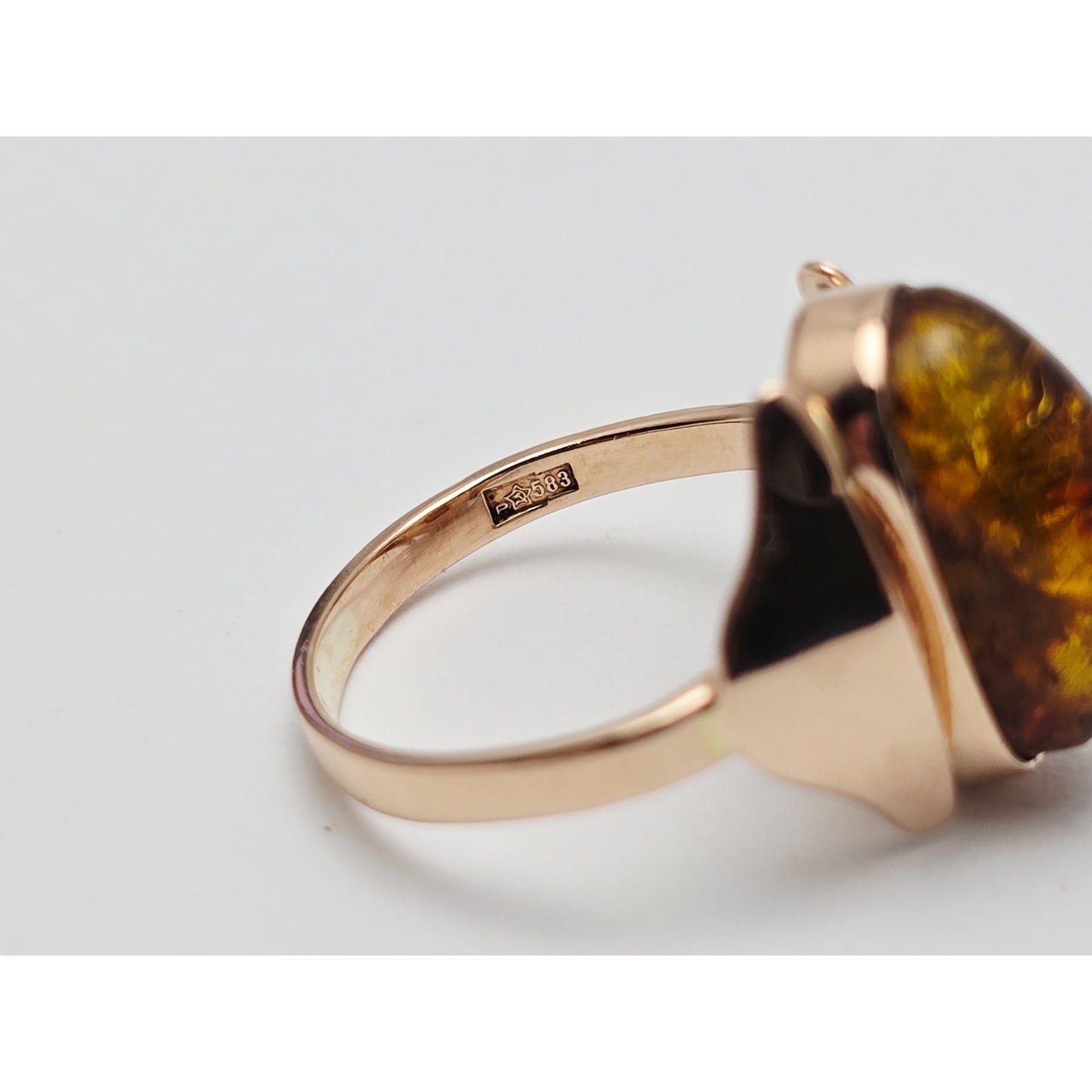 Vintage 14K Rose Gold Oval Amber Ring