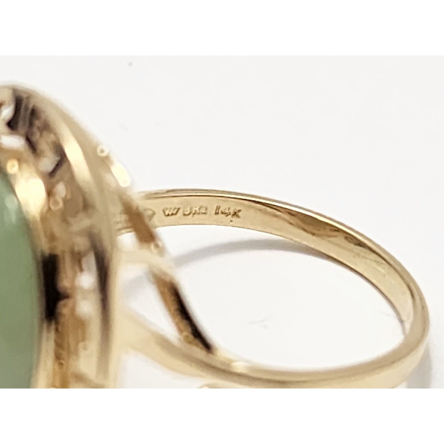 14K Yellow Gold Oval Jadeite Jade Ring