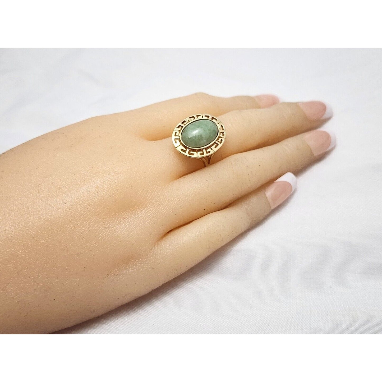 14K Yellow Gold Oval Jadeite Jade Ring