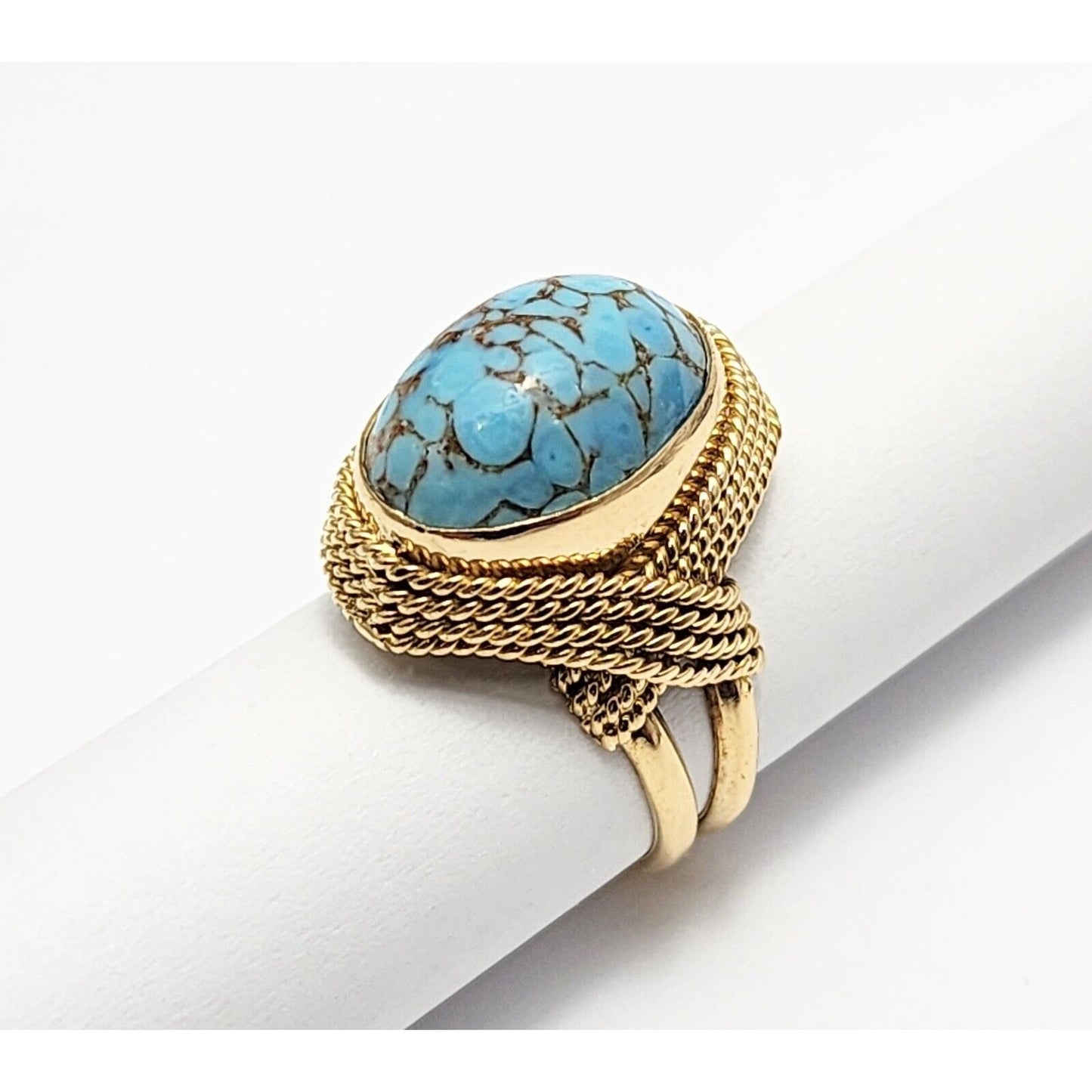 18K Yellow Gold Oval Turquoise Ring