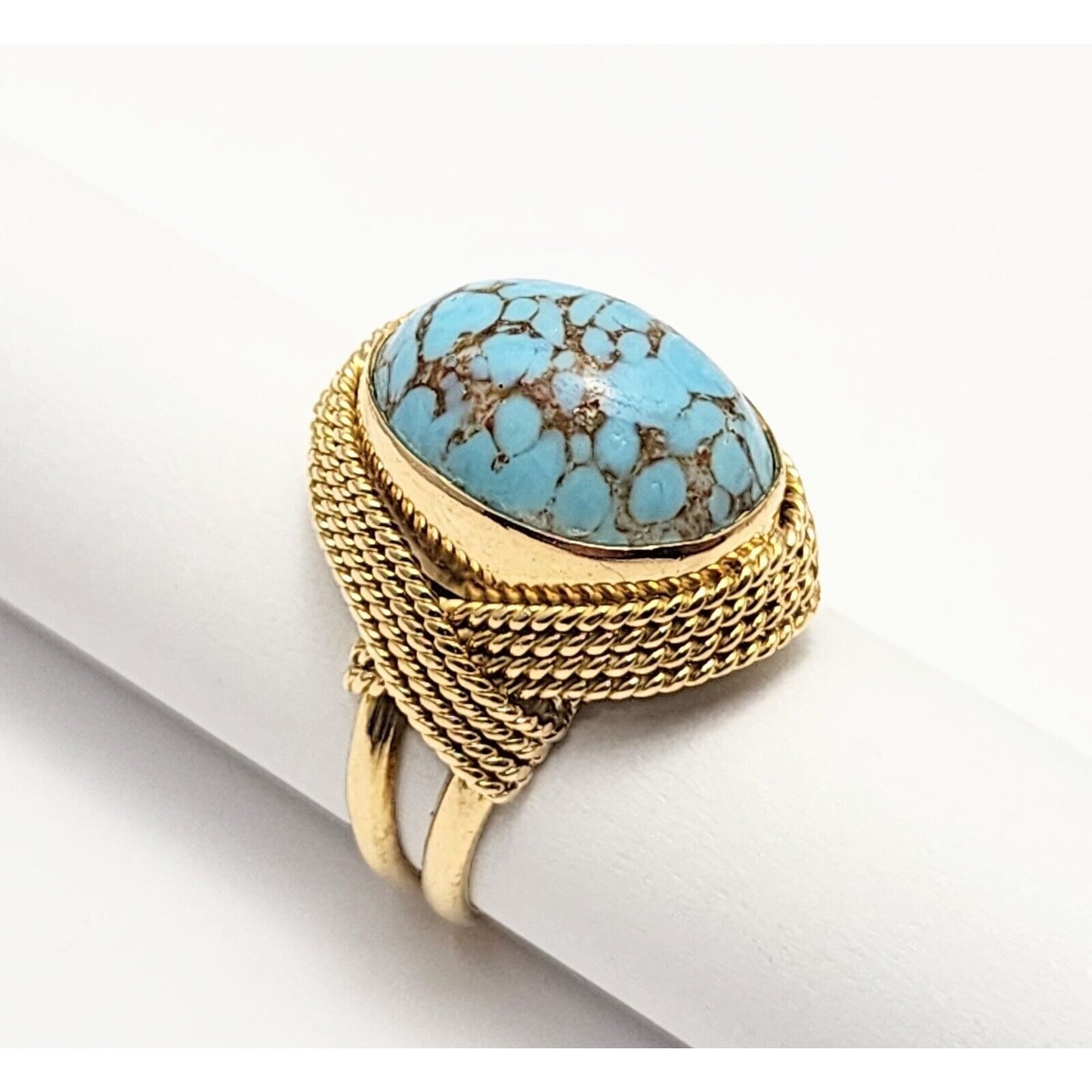 18K Yellow Gold Oval Turquoise Ring