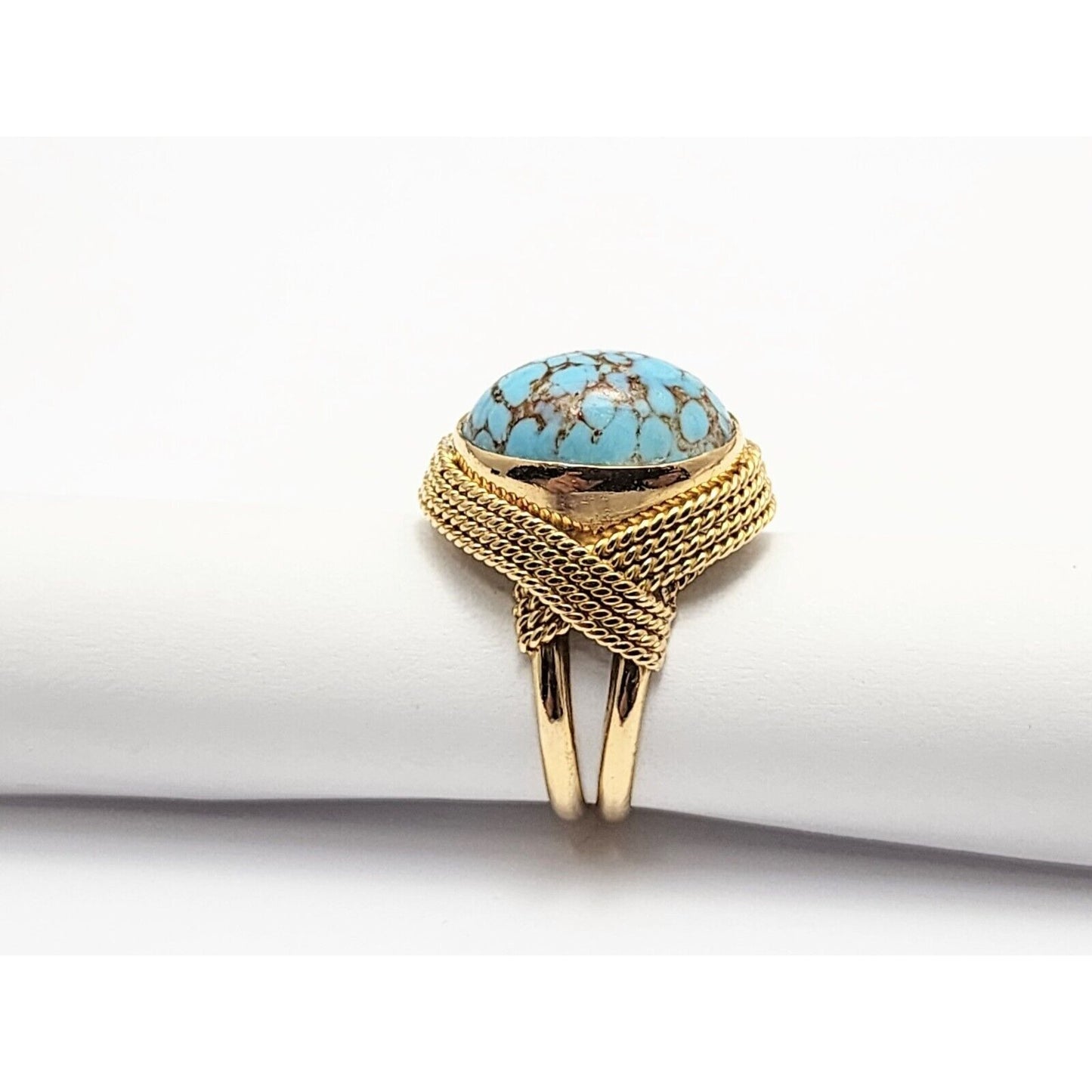 18K Yellow Gold Oval Turquoise Ring