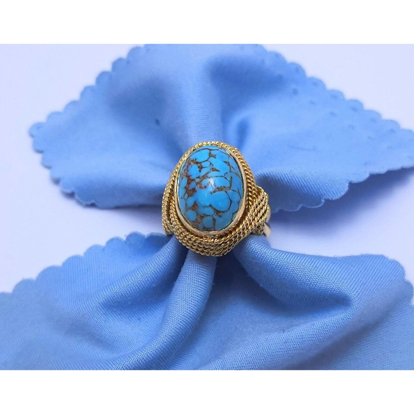 18K Yellow Gold Oval Turquoise Ring