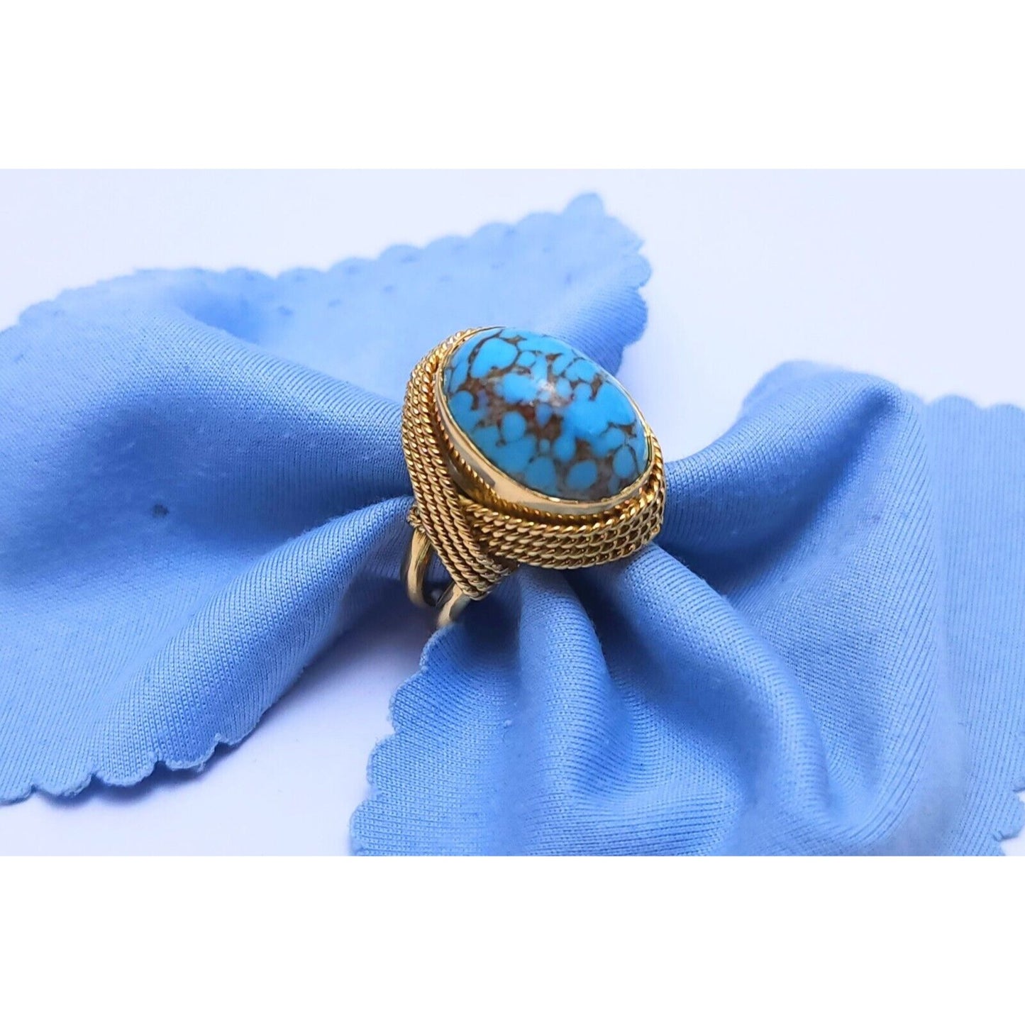 18K Yellow Gold Oval Turquoise Ring