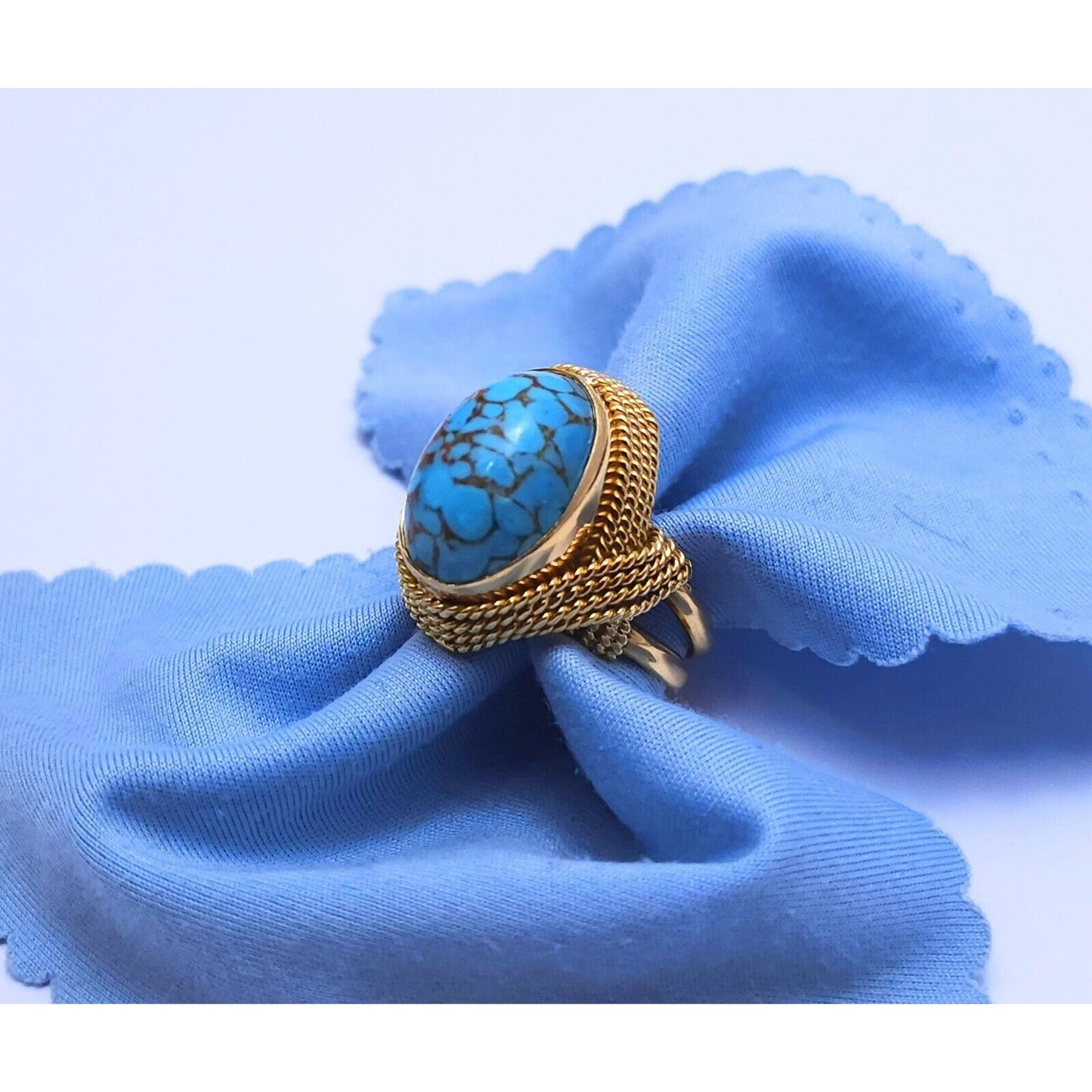 18K Yellow Gold Oval Turquoise Ring