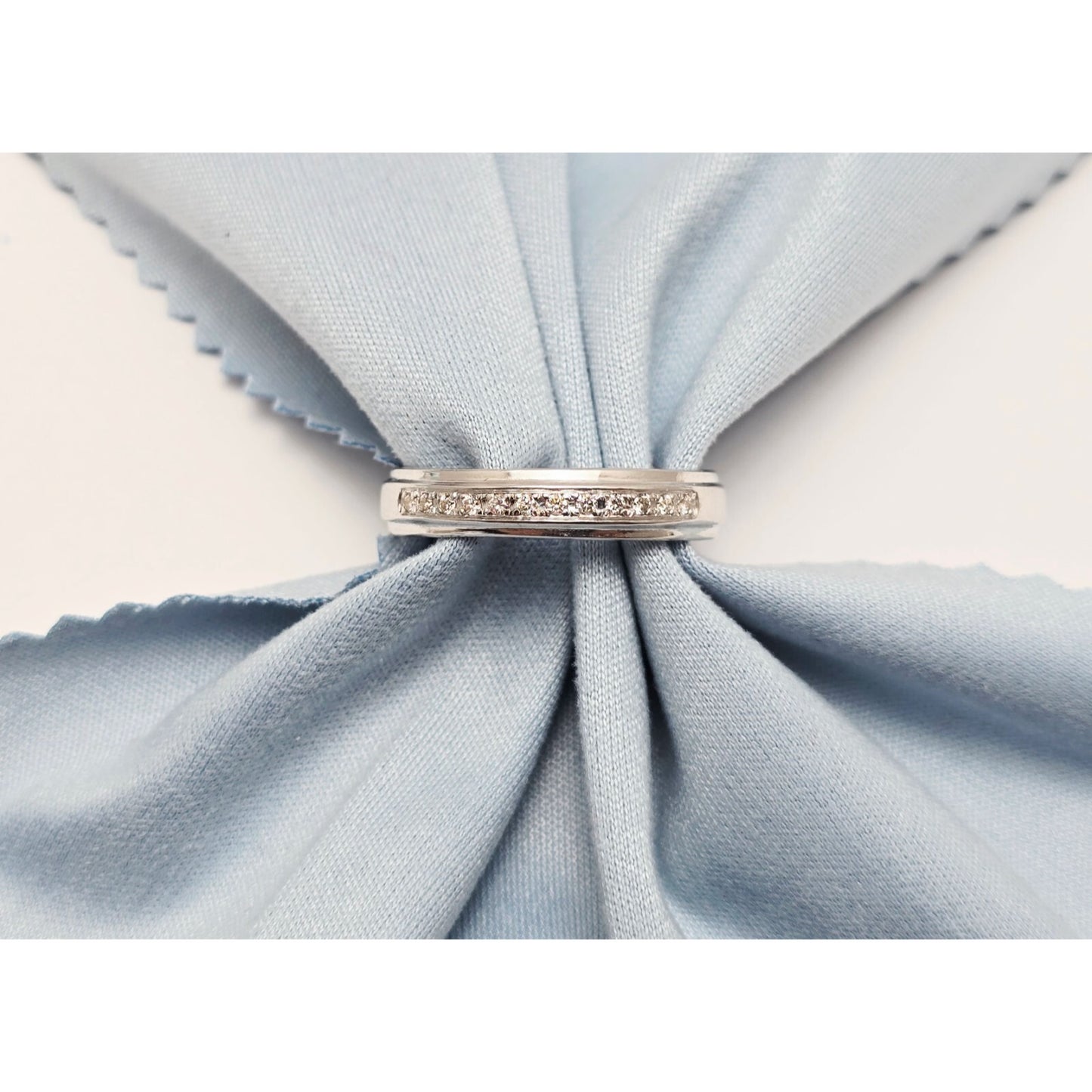 14K White Gold Single Row Round Cut Diamond Wedding Ring Band