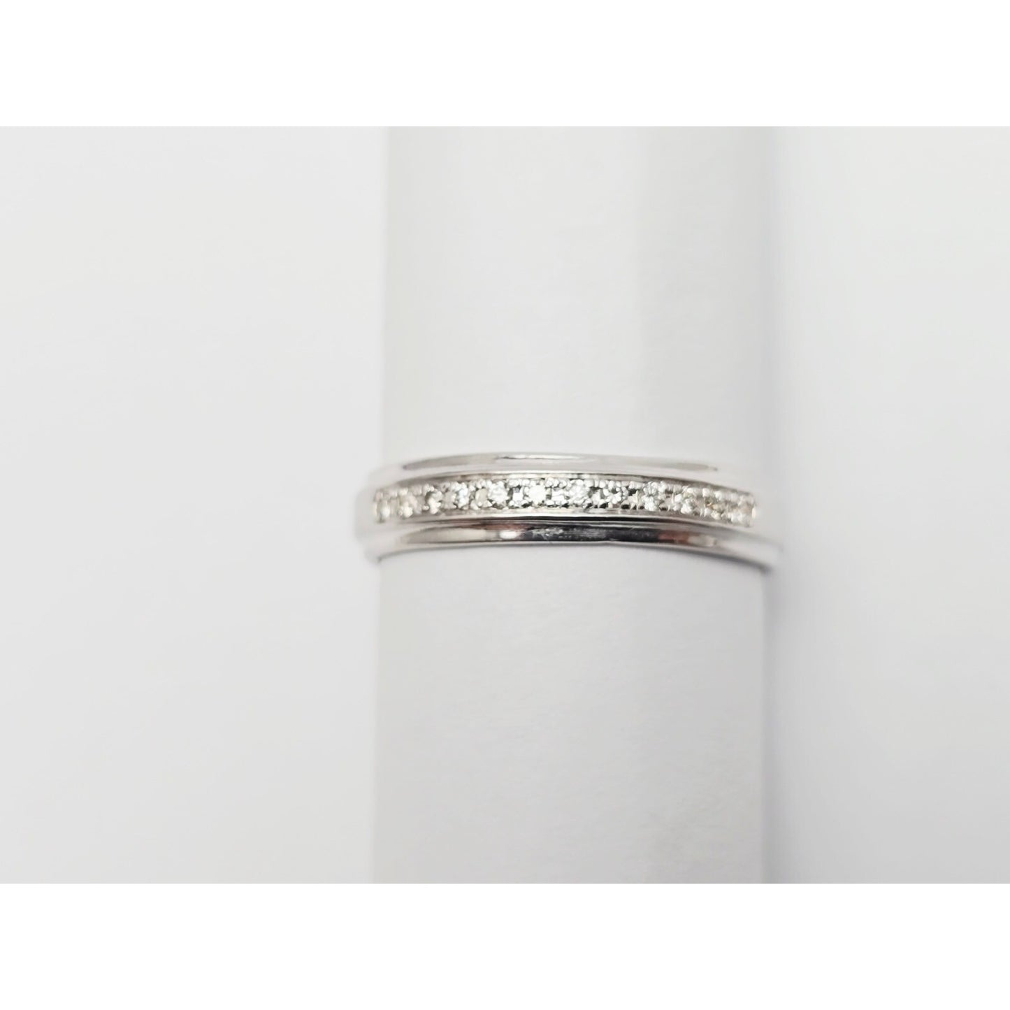 14K White Gold Single Row Round Cut Diamond Wedding Ring Band