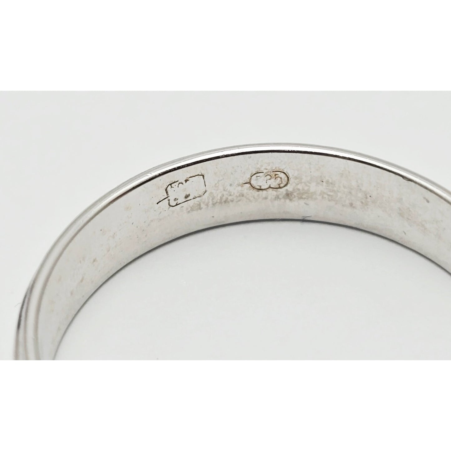 14K White Gold Single Row Round Cut Diamond Wedding Ring Band