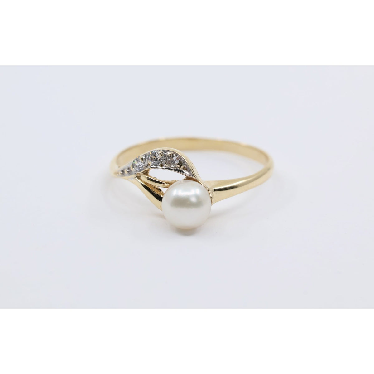 14K Yellow Gold Diamond & Pearl Ring