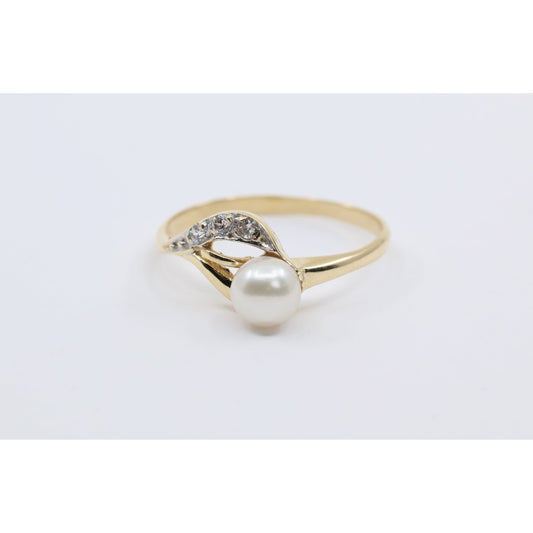 14K Yellow Gold Diamond & Pearl Ring