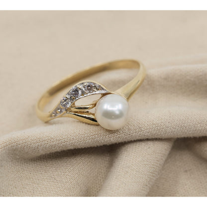 14K Yellow Gold Diamond & Pearl Ring