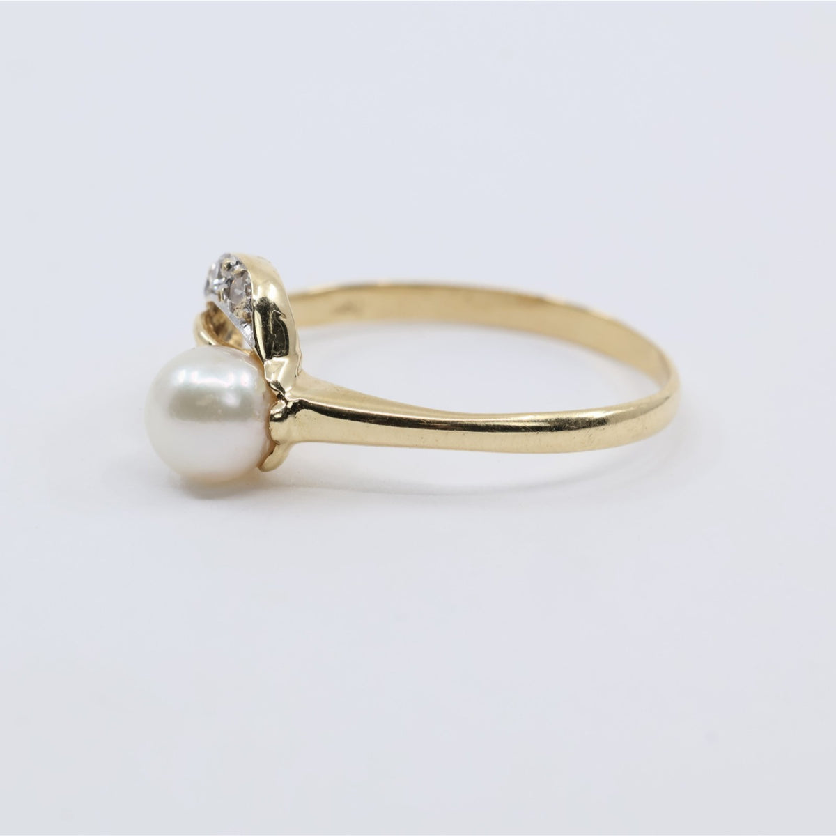 14K Yellow Gold Diamond & Pearl Ring