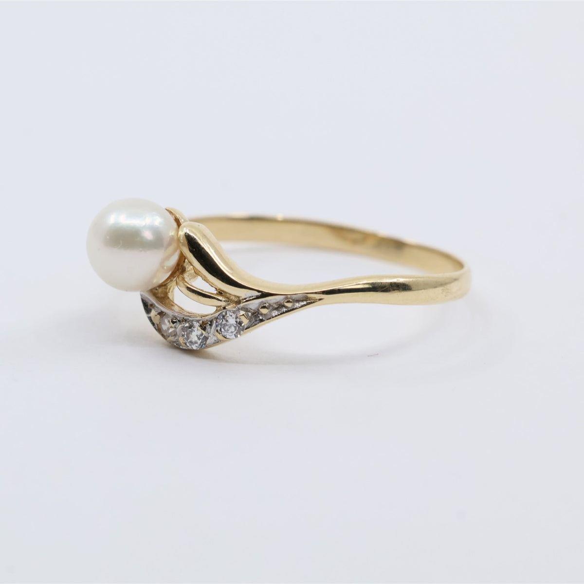 14K Yellow Gold Diamond & Pearl Ring