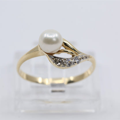 14K Yellow Gold Diamond & Pearl Ring