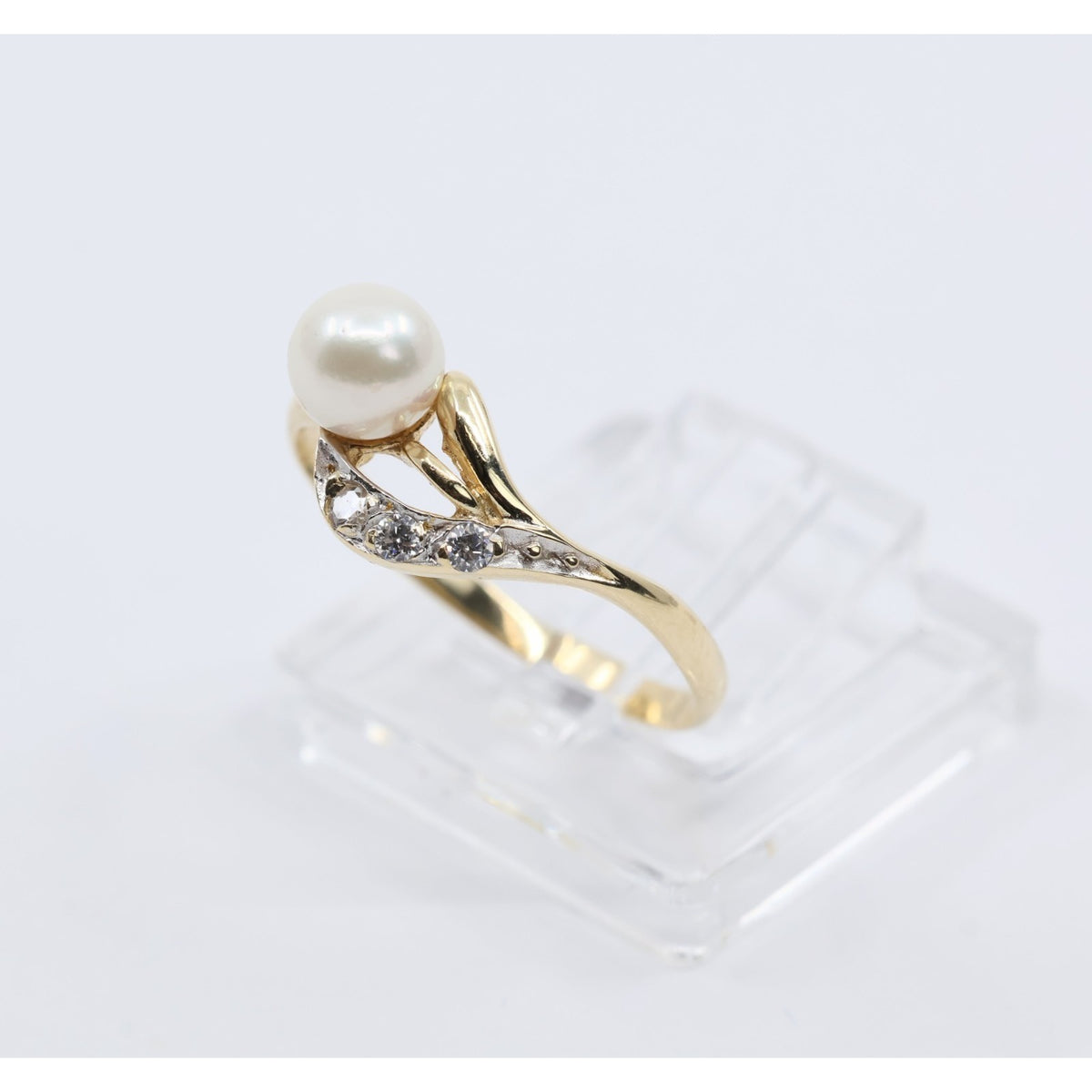 14K Yellow Gold Diamond & Pearl Ring
