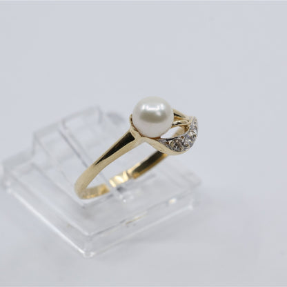 14K Yellow Gold Diamond & Pearl Ring