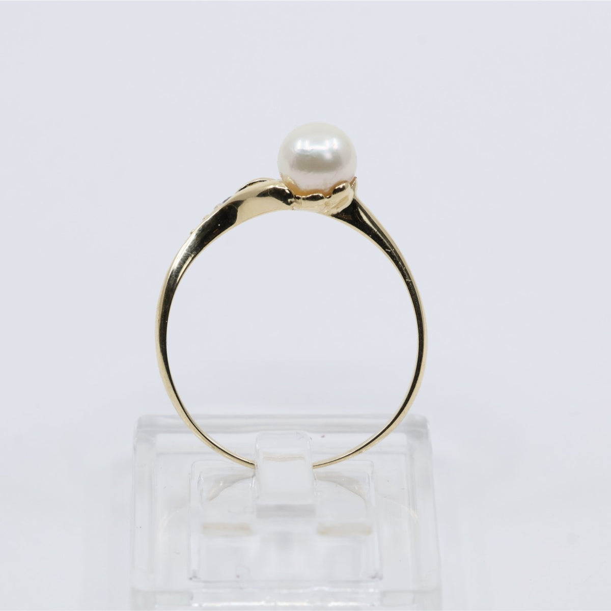 14K Yellow Gold Diamond & Pearl Ring