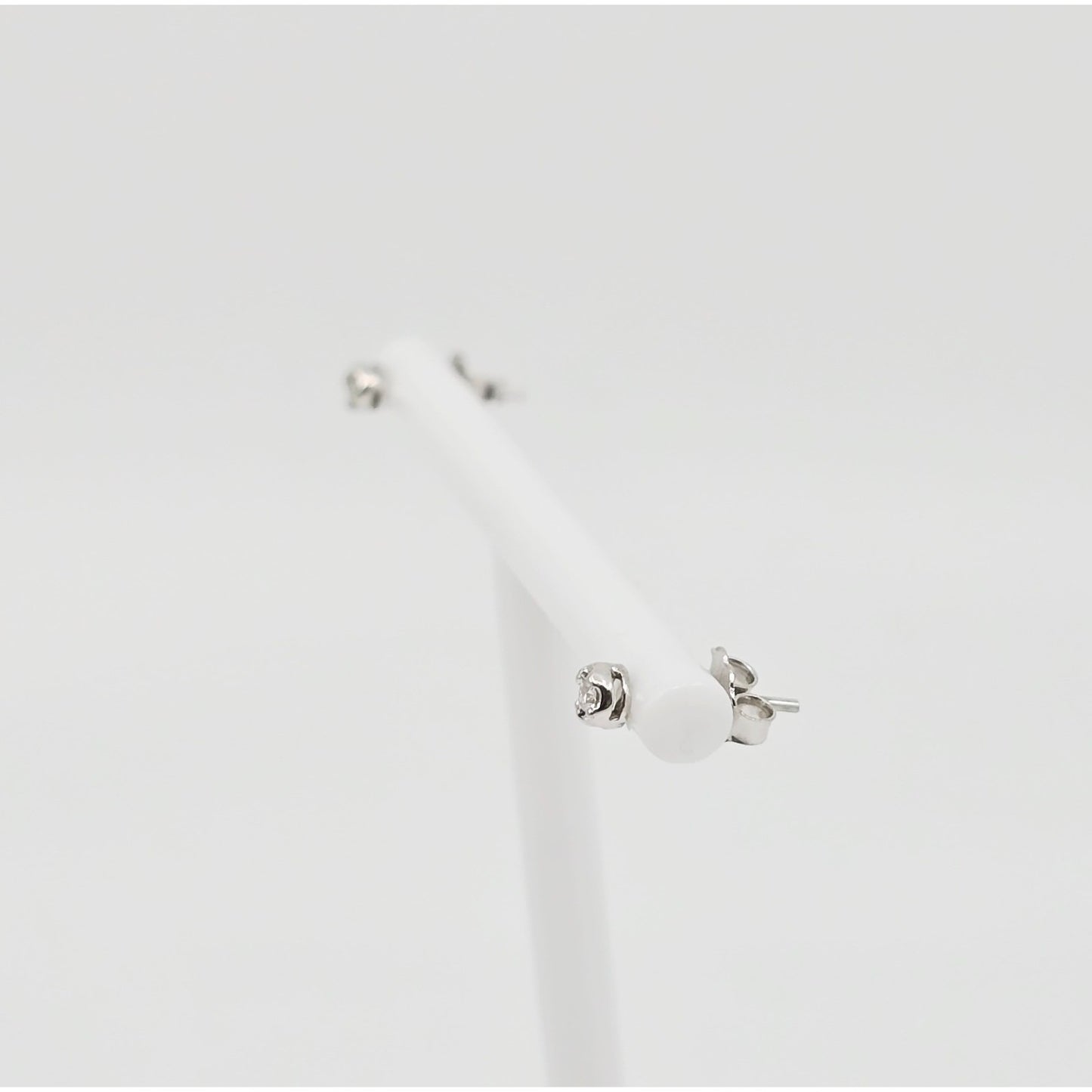 14K White Gold Round Cut Diamond Stud Earrings