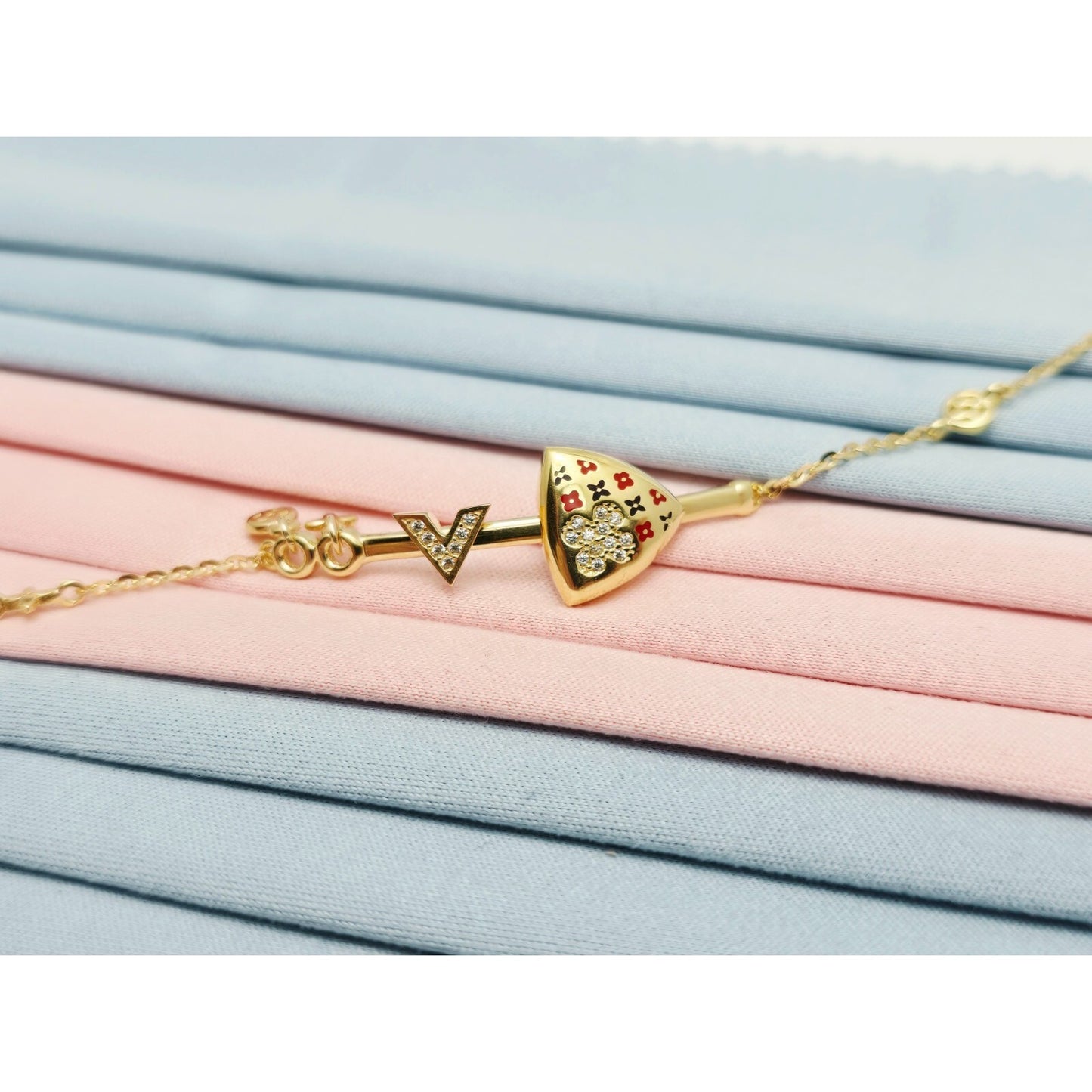 18K Yellow Gold Motion Enamel V Resizable Link Chain Bracelet