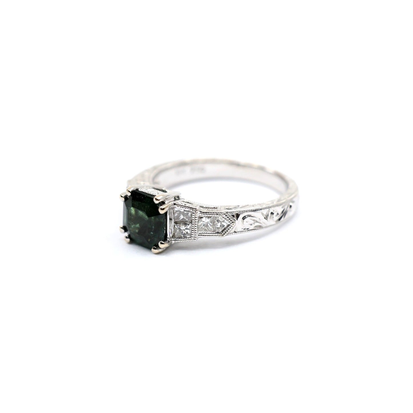 18K White Gold Emerald Cut Green Sapphire 0.40ct Princess Diamond Ring