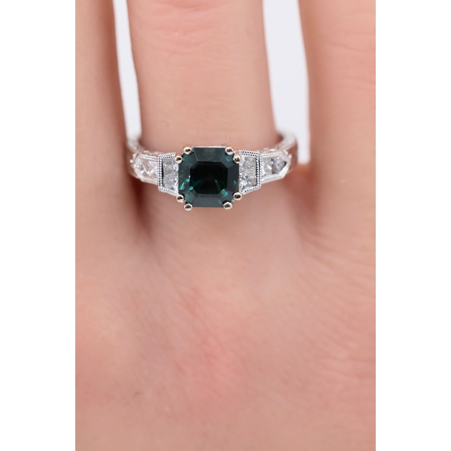 18K White Gold Emerald Cut Green Sapphire 0.40ct Princess Diamond Ring