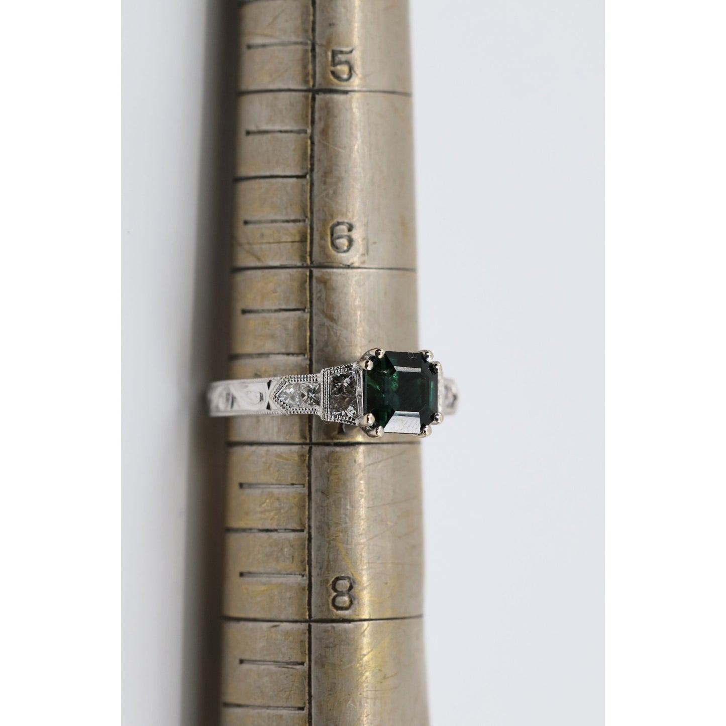 18K White Gold Emerald Cut Green Sapphire 0.40ct Princess Diamond Ring