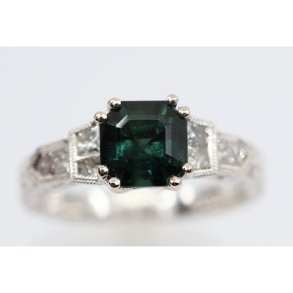18K White Gold Emerald Cut Green Sapphire 0.40ct Princess Diamond Ring