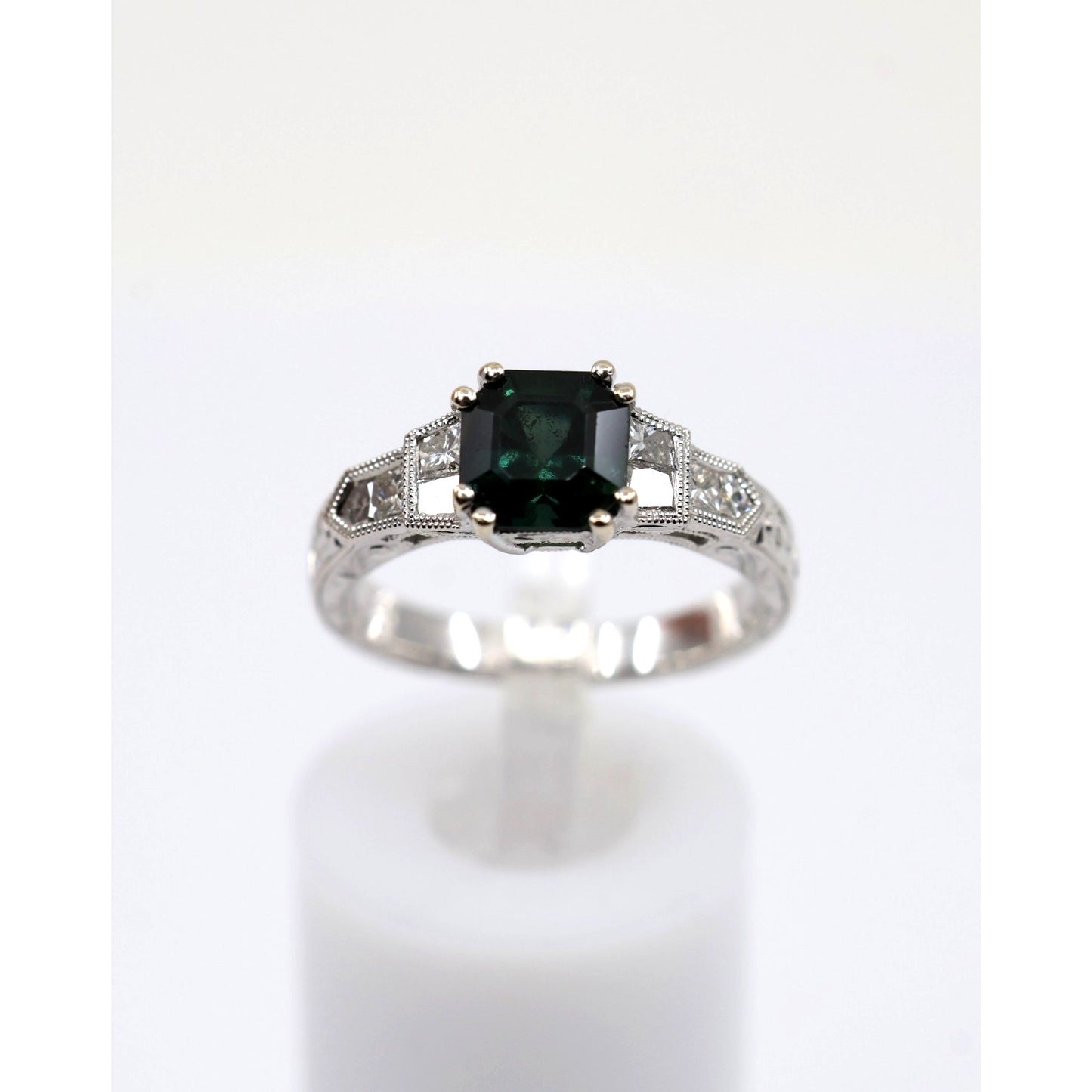 18K White Gold Emerald Cut Green Sapphire 0.40ct Princess Diamond Ring