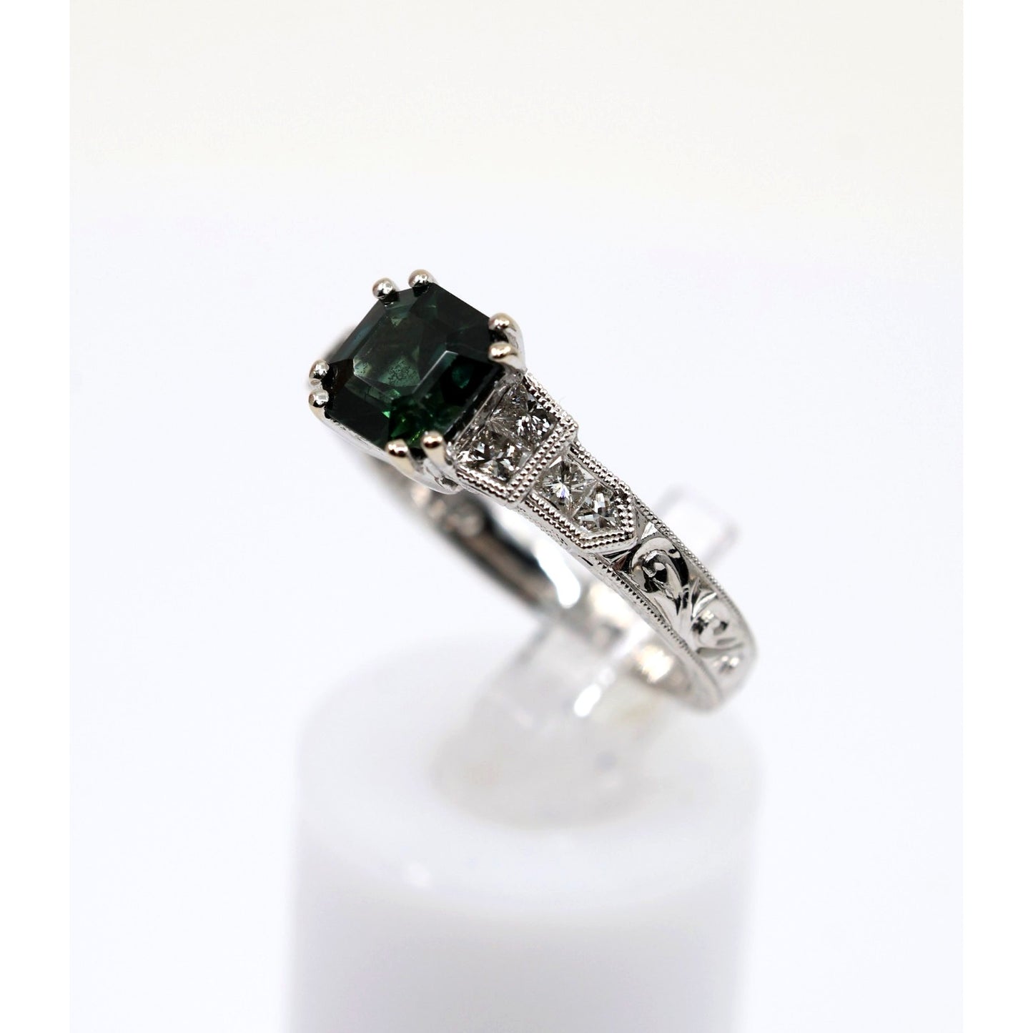 18K White Gold Emerald Cut Green Sapphire 0.40ct Princess Diamond Ring