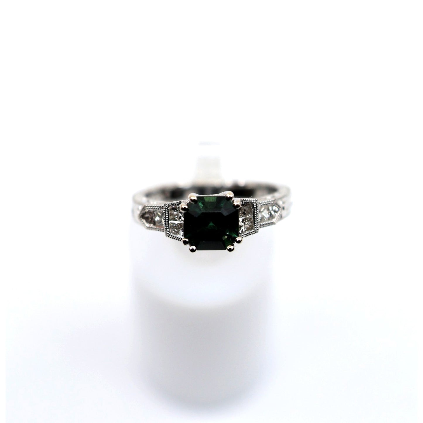 18K White Gold Emerald Cut Green Sapphire 0.40ct Princess Diamond Ring