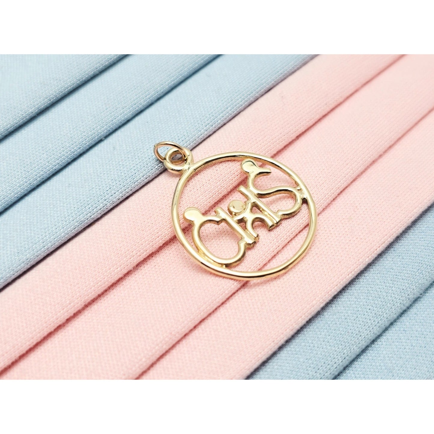 14K Yellow Gold Mom, Dad & Child Initial " C & S " Charm Pendant