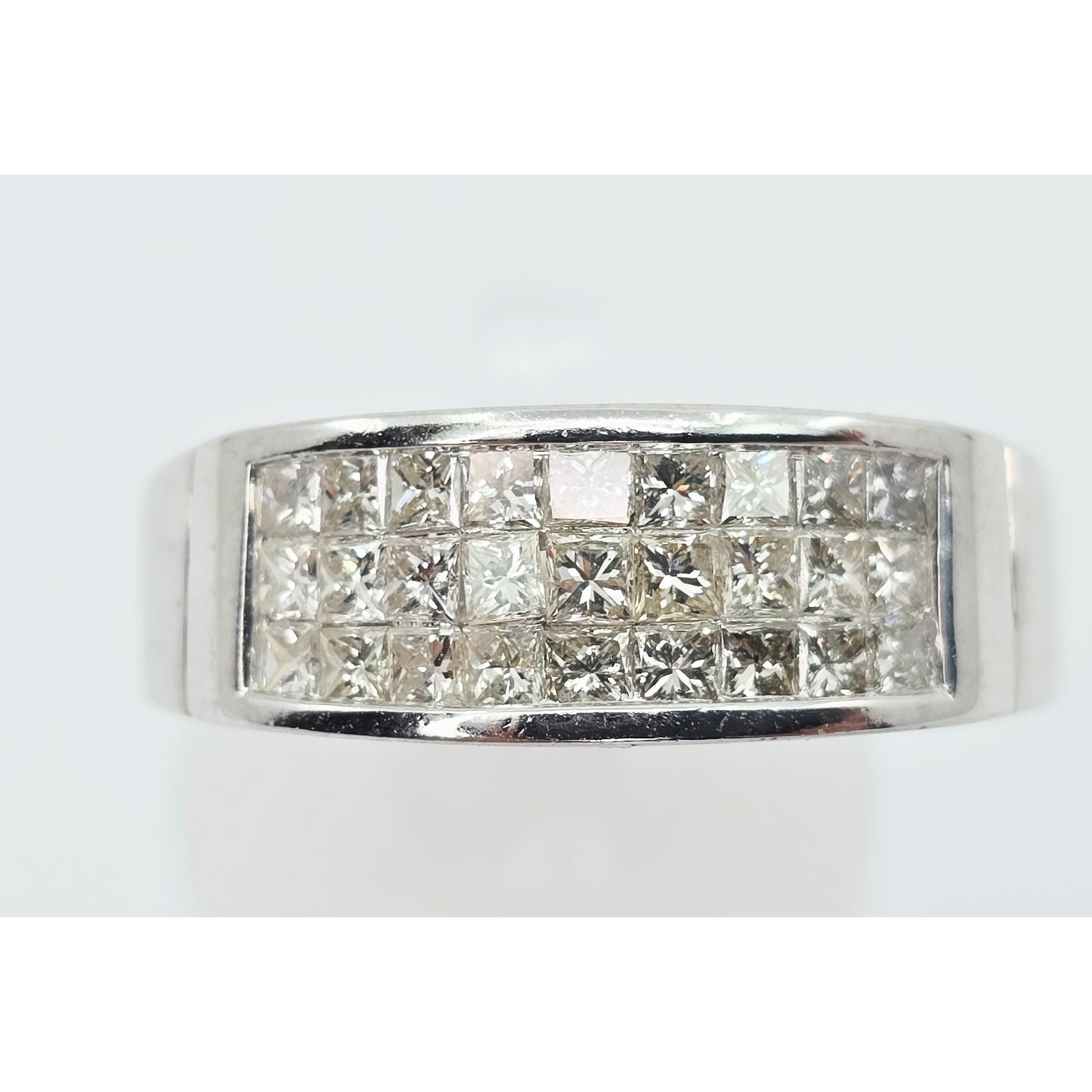 14K White Gold Princess Cut Invisible Setting Diamond Ring
