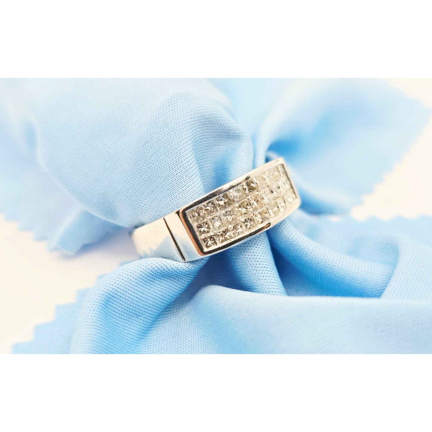 14K White Gold Princess Cut Invisible Setting Diamond Ring